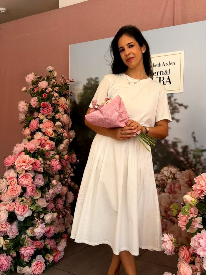 Ana Leonor num evento Elizabeth Arden, entre rosas