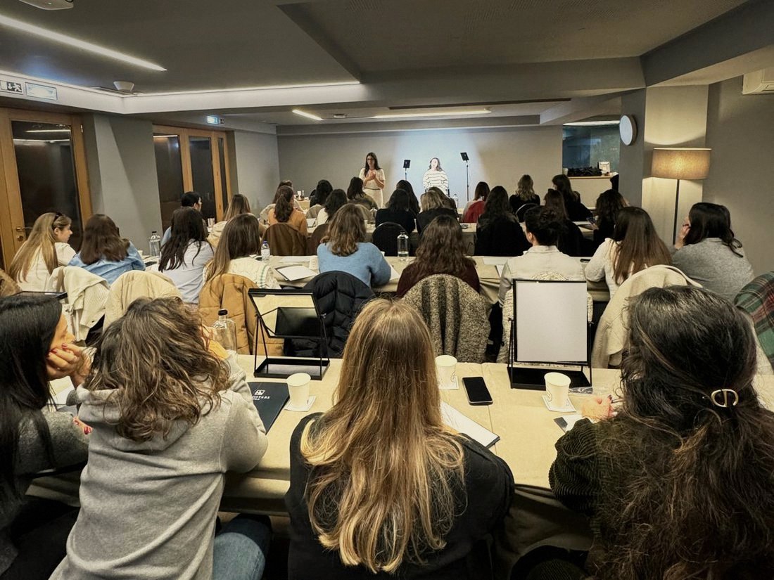 Sala cheia durante uma masterclass